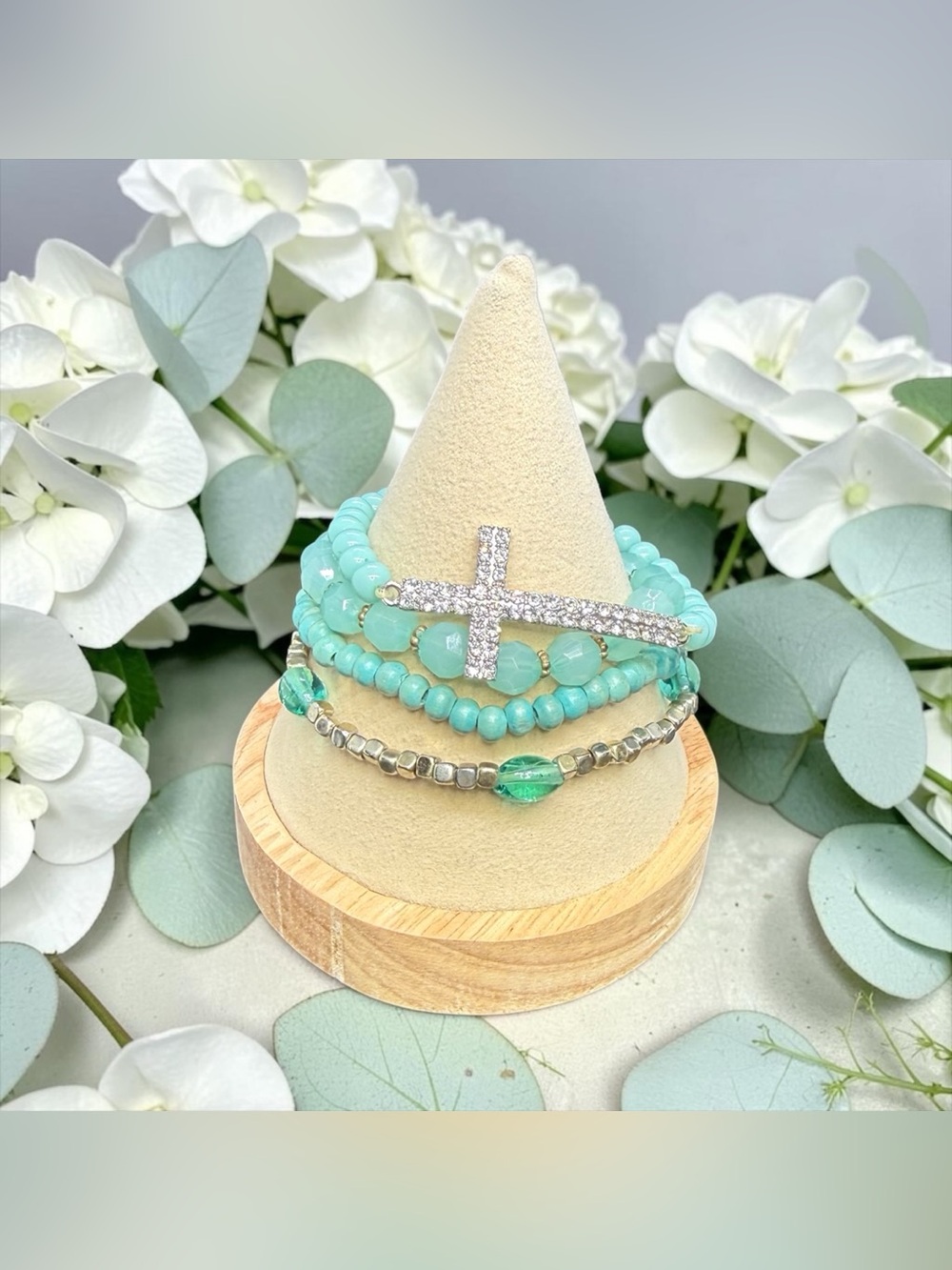 🩶4-Piece Boho Chic Mint Green Beaded Bracelet Set w/Crystal Cross Accent/EUC🩶
